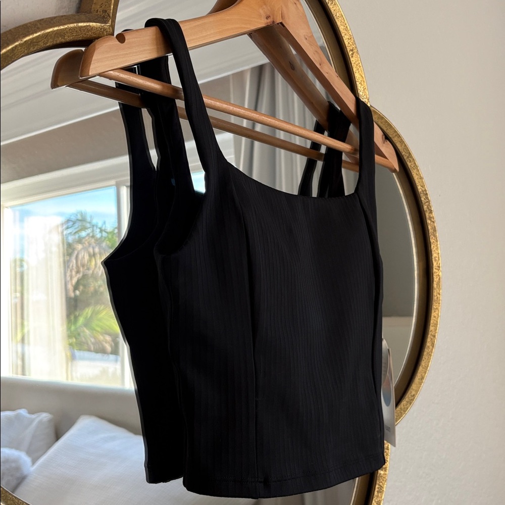 Vuori Inversion Rib Support Tank and Legging set - Picture 6 of 10